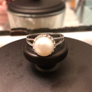 Sterling silver pearl ring